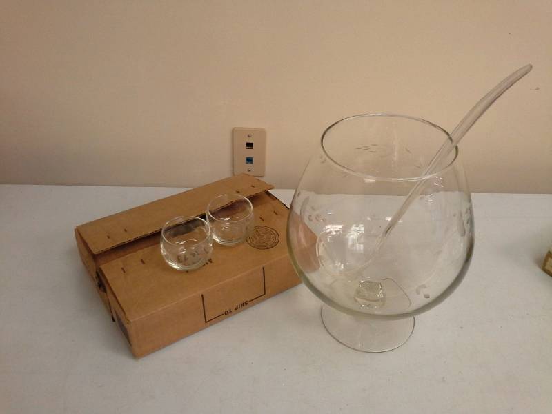 lot 65 image: Princess House Crystal Punch Bowl