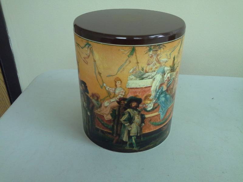 lot 79 image: Kranzler Colonial Round Tin Music Box