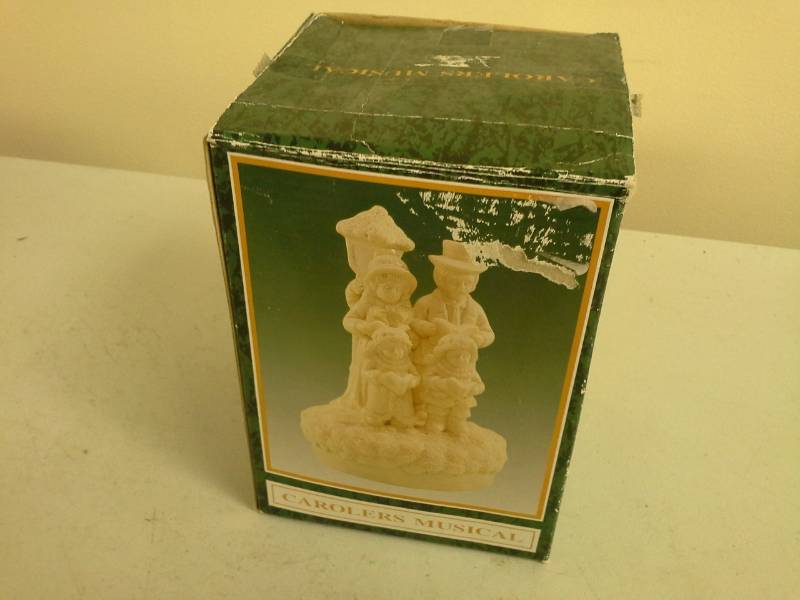lot 80 image: Carolers Musical Music Box