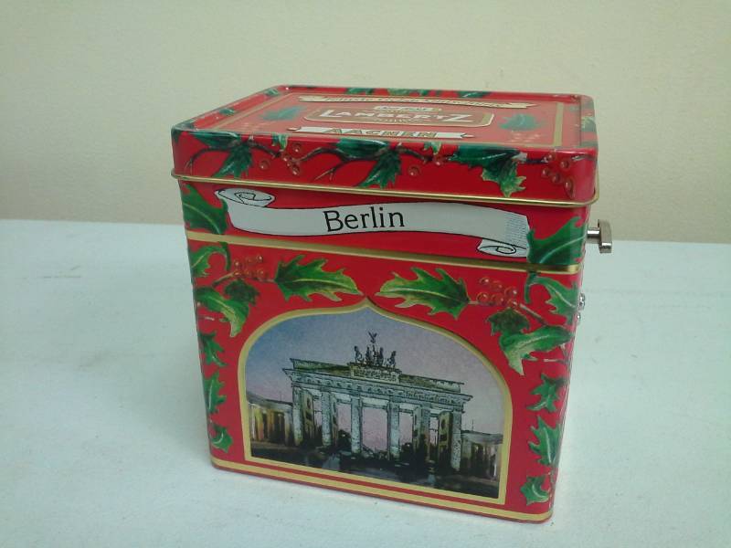 lot 82 image: LambertZ feinste Gebackmischung Seit 1688 AACHEN Cookie Box Music Box