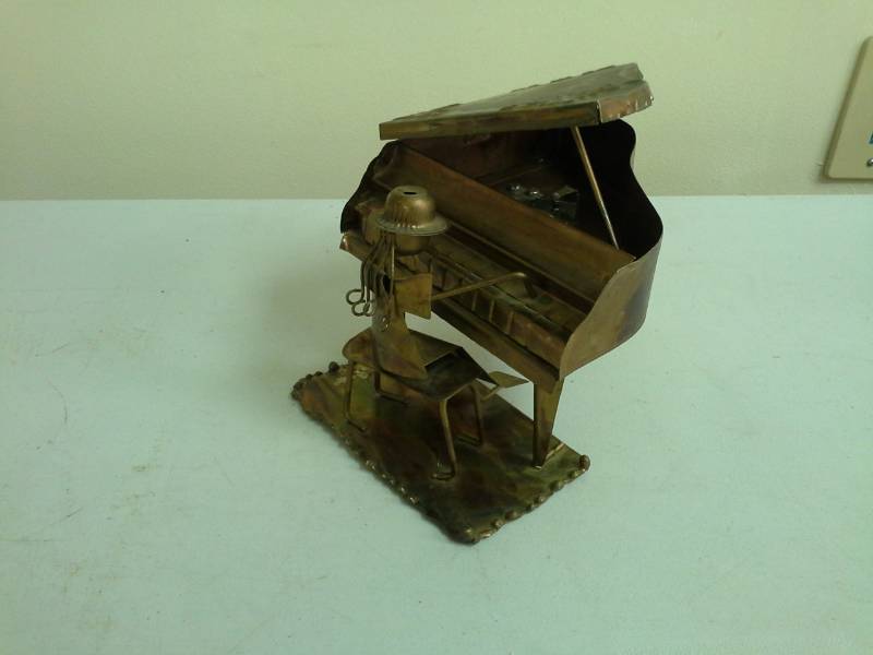 lot 90 image: Girl Playing Piano Music Box
