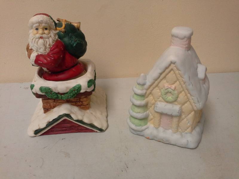lot 98 image: Lot of (2) Santa Claus Music Box, Little House Music Box