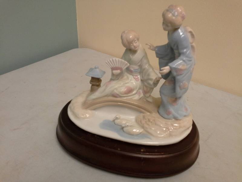 lot 103 image: Porcelain Japanese Garden with Wood Base Music Box