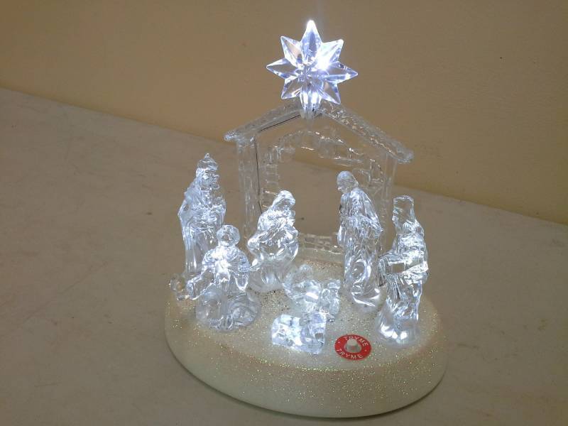 lot 104 image: Clear Glass Lighted Nativity Scene Music Box