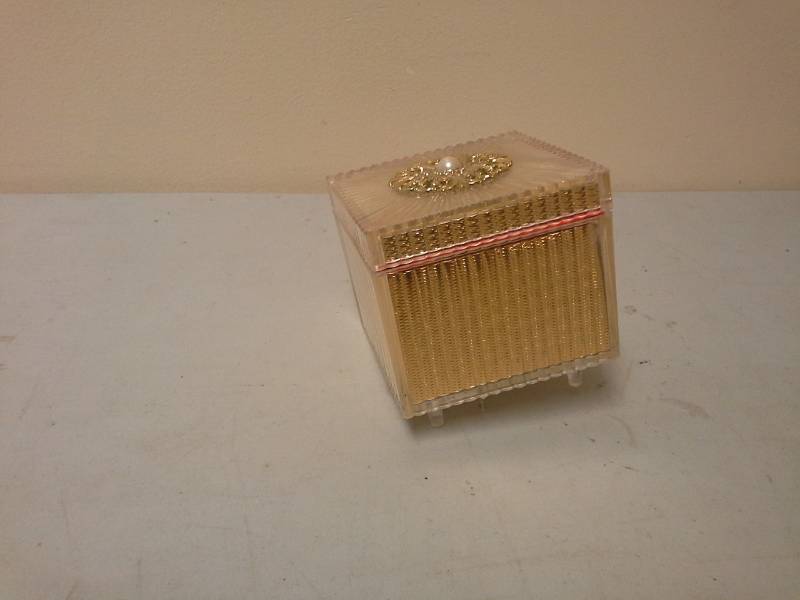 lot 106 image: Jewelry Box Music Box