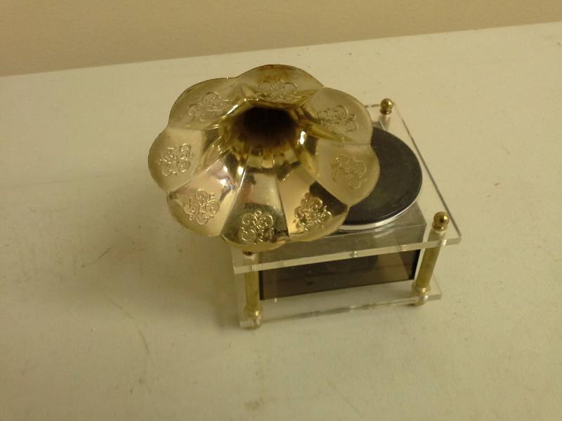 lot 109 image: Vintage Phonograph Music Box