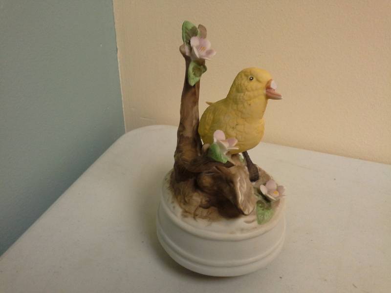 lot 93 image: Yellow Bird Music Box
