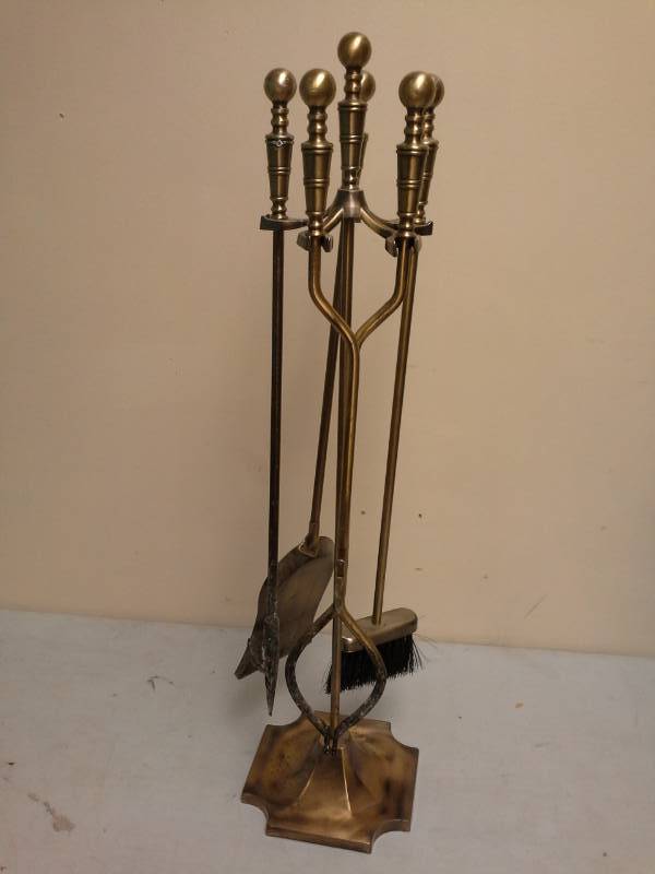 lot 131 image: Brass Fireplace Set
