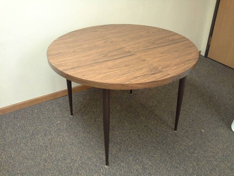 lot 141 image: Metal Leg Wood Table with 2 Leaves