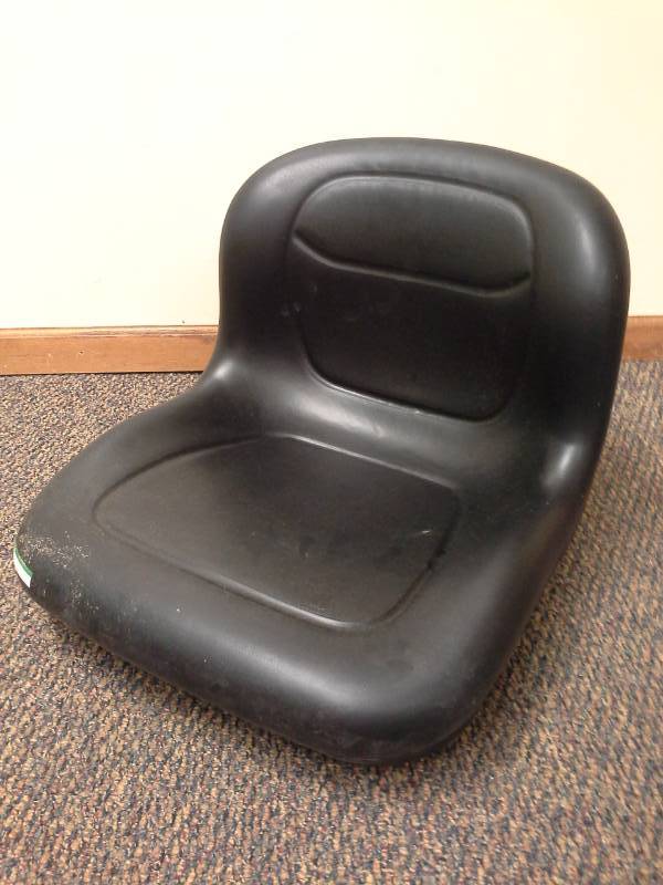 lot 146 image: Sears Garden Tractor Seat