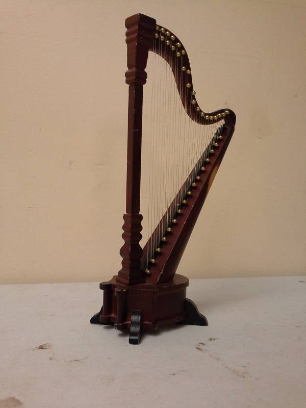 lot 150 image: Harp Music Box