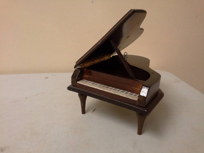 lot 151 image: Enesco Musical Grand Piano Music Box