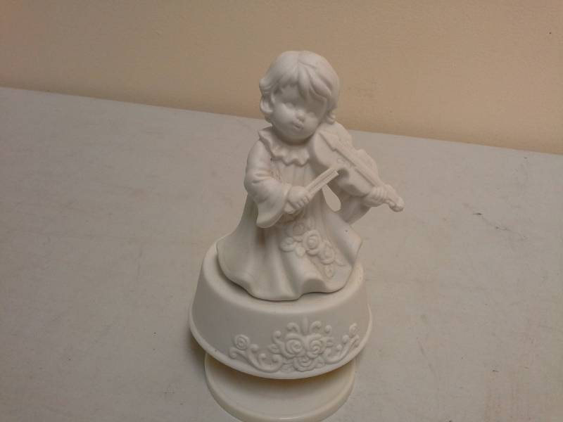 lot 156 image: Violin Girl Music Box