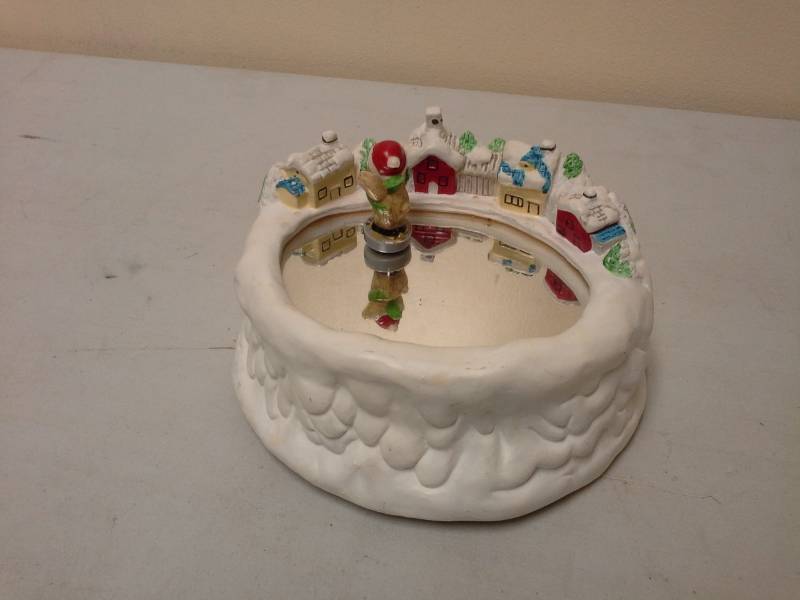 lot 158 image: Santa Ice Rink Music Box