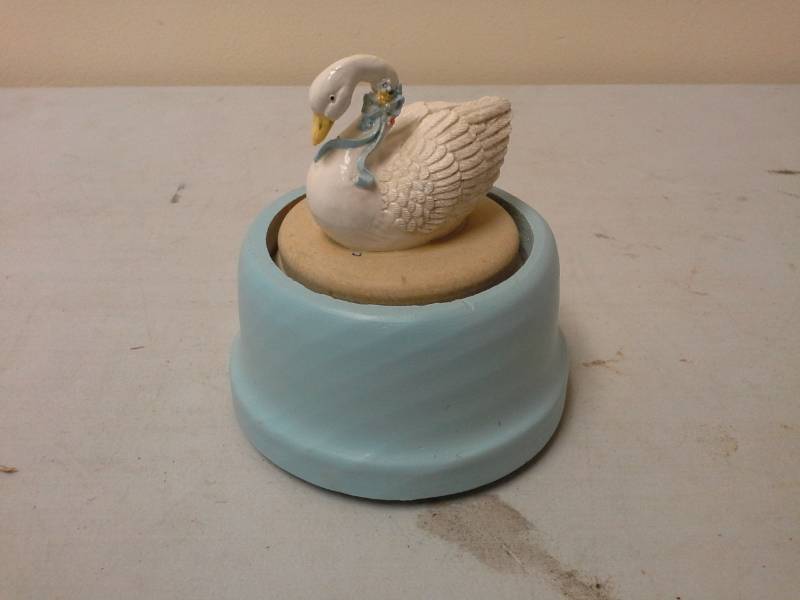 lot 159 image: Swan Music Box