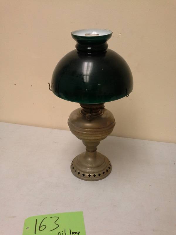 lot 163 image: Brevetes L&B (Lempreur & Bernard) Oil Lamp Table Lamp