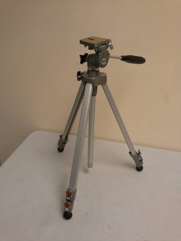 lot 167 image: Velbon Camera Tripod VE-3