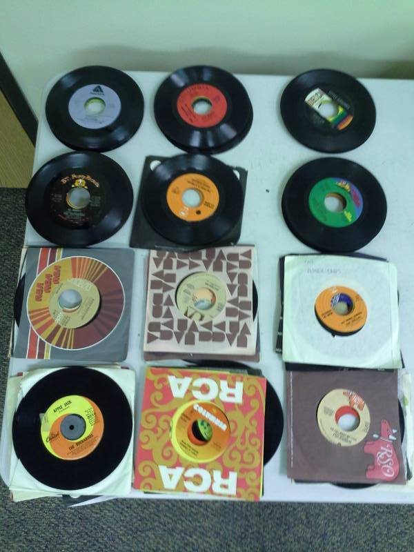 lot 169 image: 45 Vinyl Records