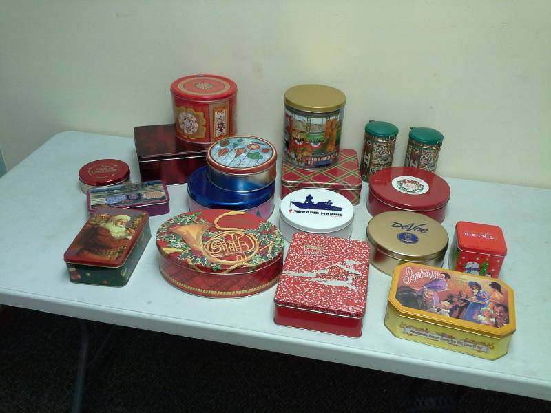 lot 171 image: Holiday Tins with Lids