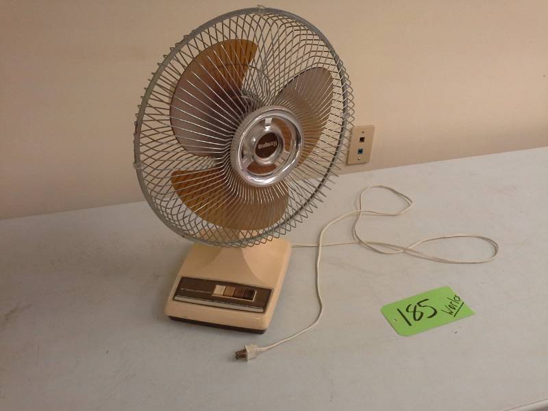 lot 185 image: Galaxy 12in. Oscillating 3-Speed Table Fan