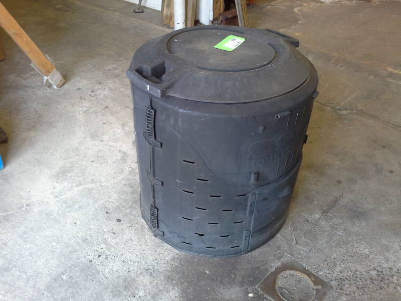 lot 9 image: Portable Composter