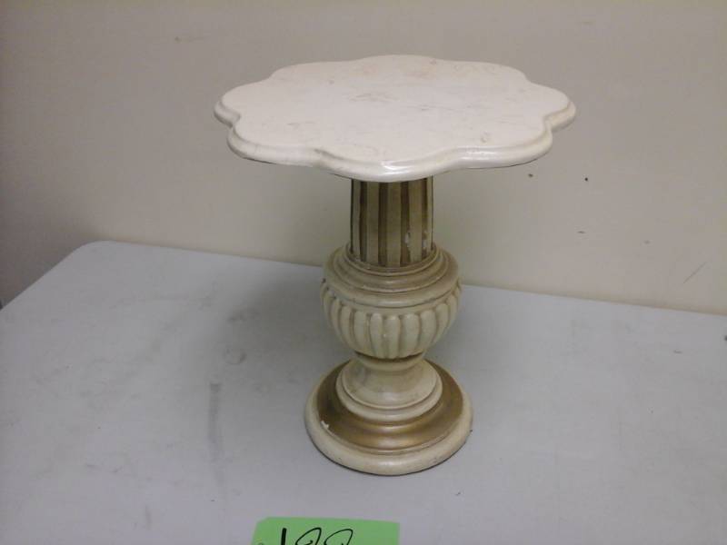 lot 199 image: Small Marble Pedestal