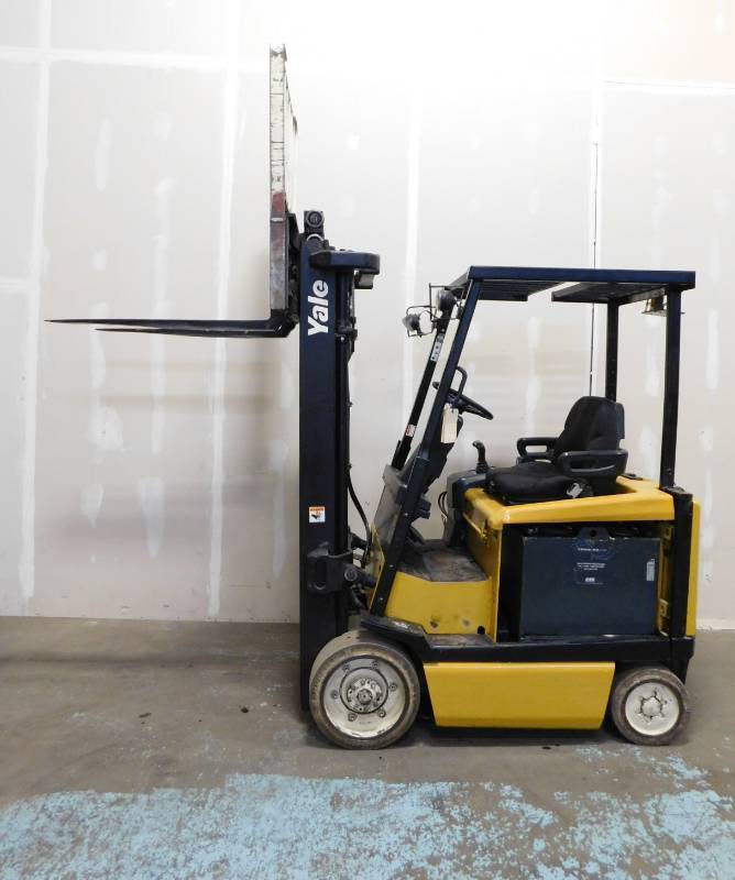 lot 2 image: 5000lb Yale Electric Forklift