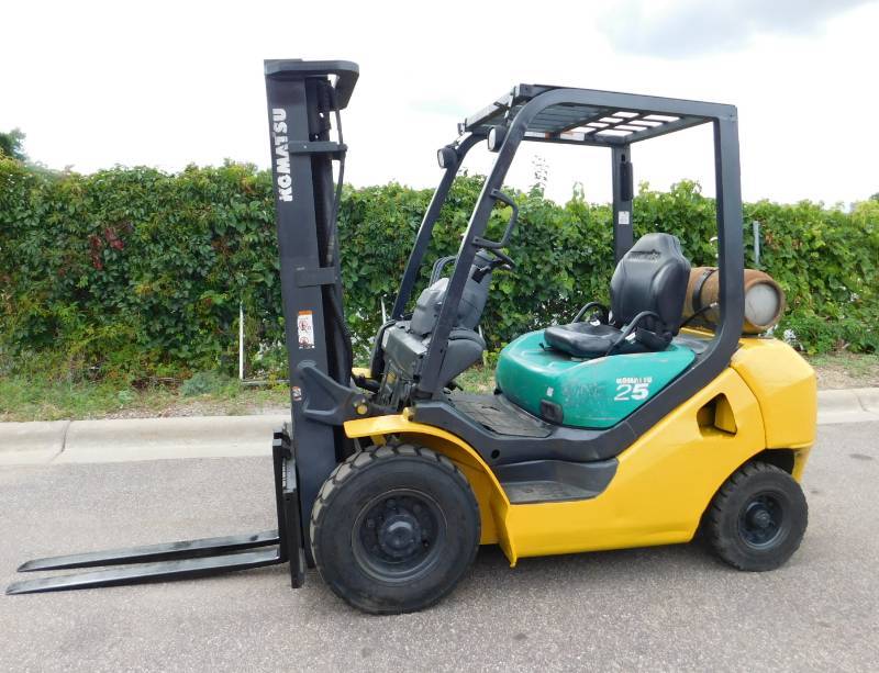lot 4 image: 2008 Komatsu FG25T-16 Forklift