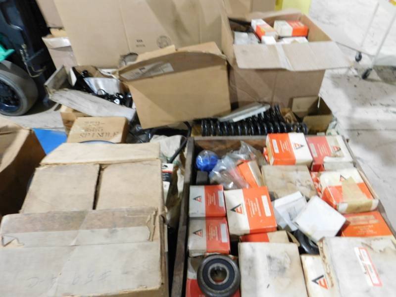 lot 16 image: Large Lot of Forklift Parts