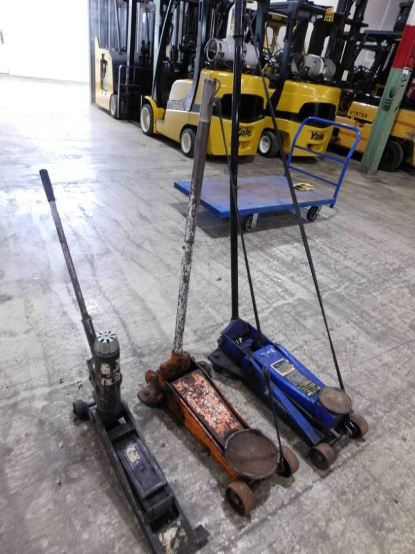 lot 25 image: Hydraulic Floor Jacks