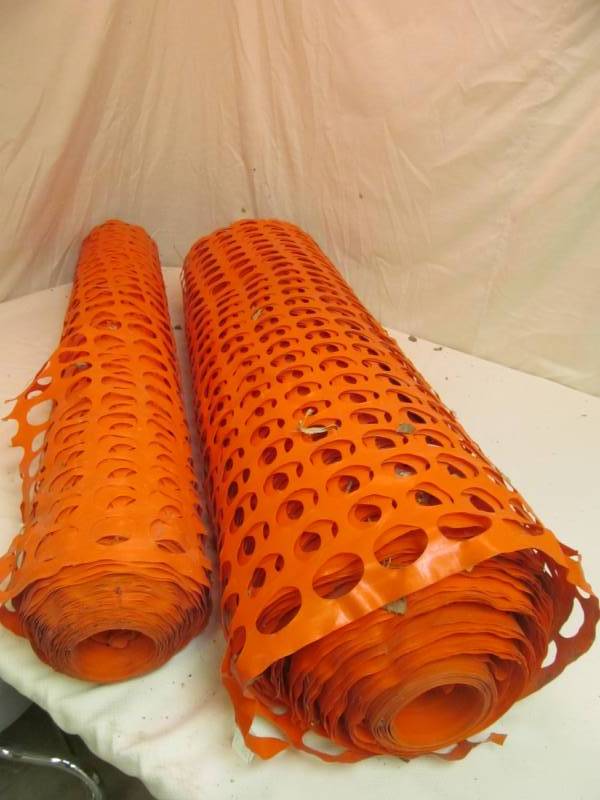 (2) rows plastic