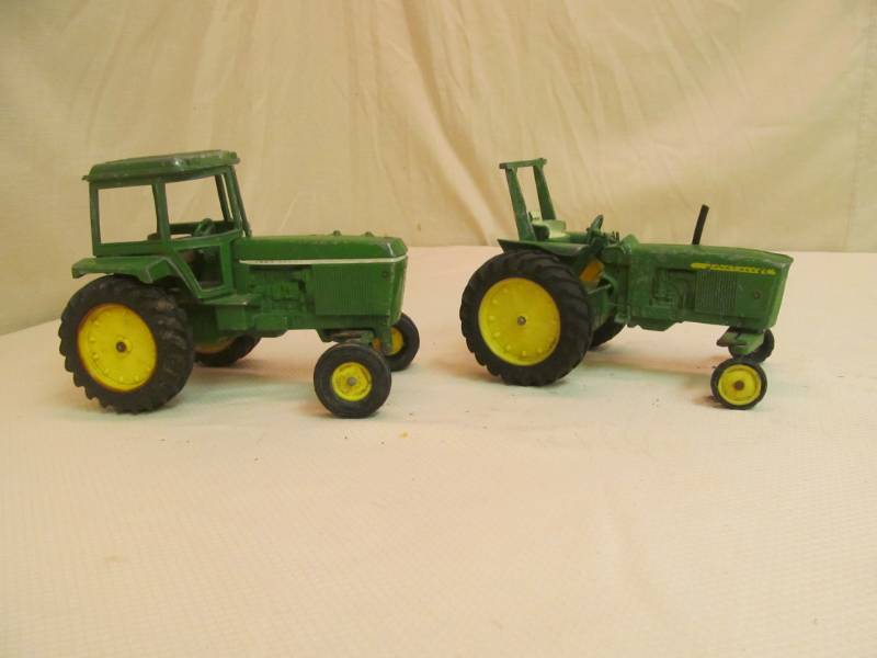John Deere vintage metal tractors