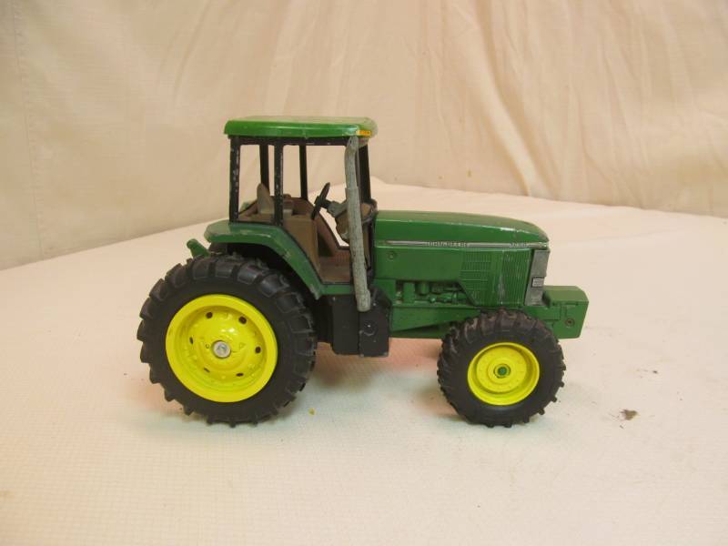 John Deere Vintage Tractor