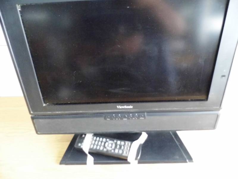 lot 29 image: View Sonic LCD TV