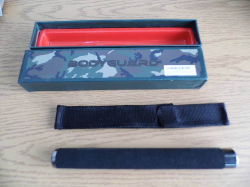 lot 32 image: Body Guard Baton