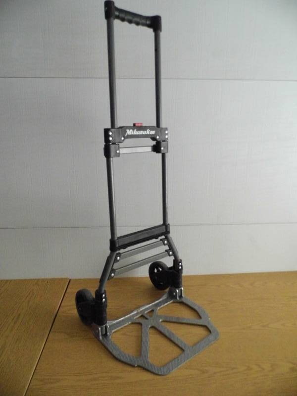 lot 47 image: Milwaukee Collapsible Cart