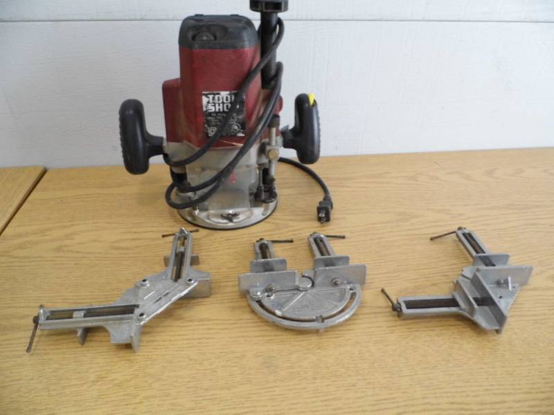 lot 72 image: Router - Clamps