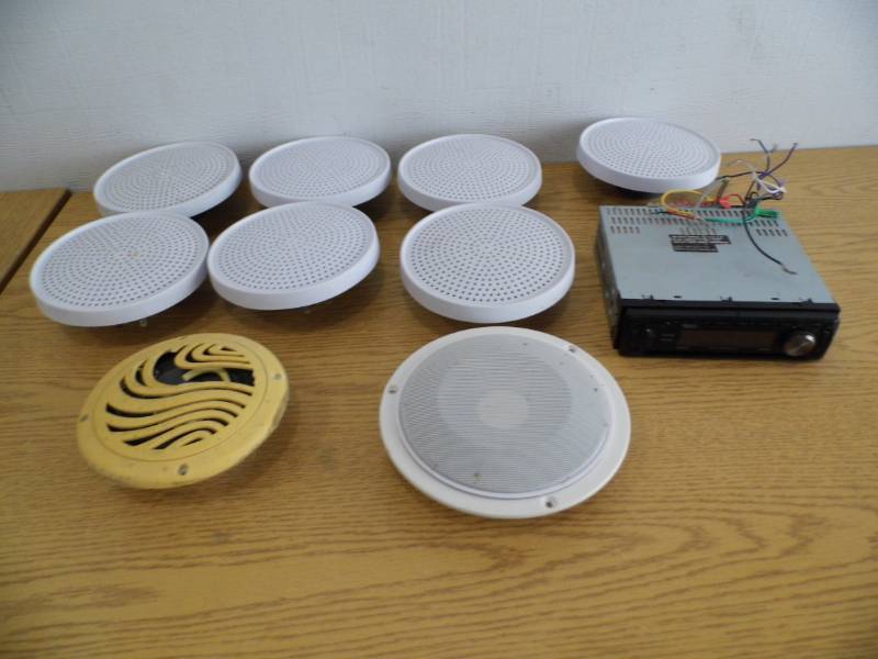 lot 73 image: Car Stereo - Speakers
