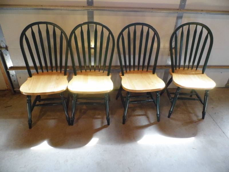 lot 99 image: Lot of 4 Wooden Dining Chairs