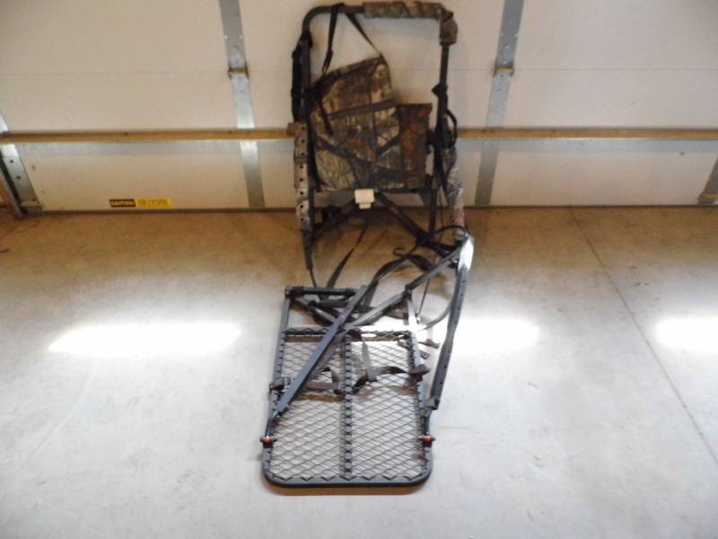 lot 102 image: Hunting Tree Stand