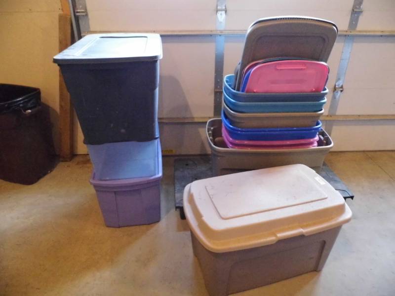 lot 105 image: Large Lot of Totes