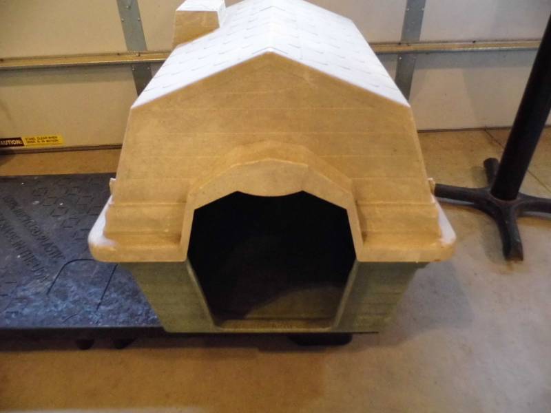 lot 112 image: Dog House