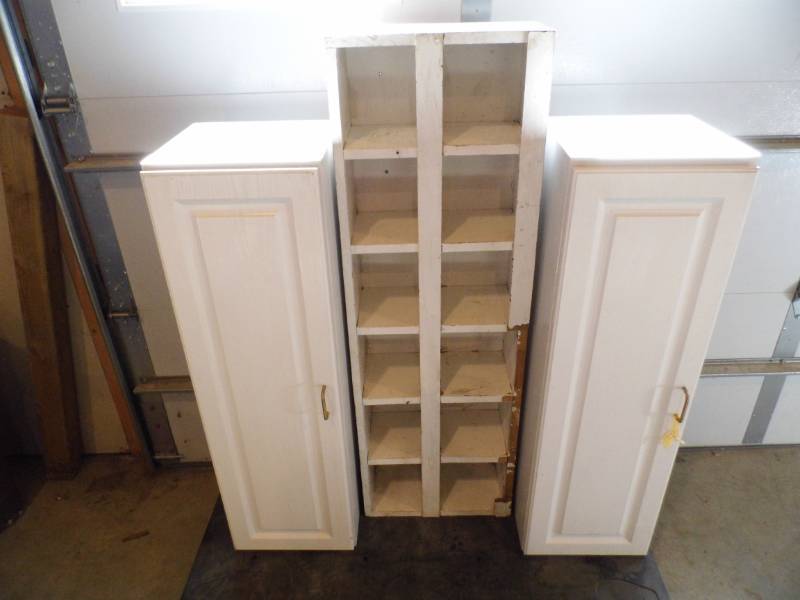 lot 125 image: 2 White Cabinets - Shelf