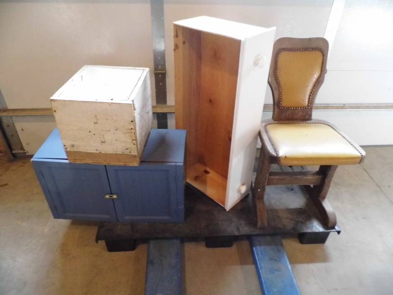 lot 127 image: Antique Chair - Drawer - Box - Cabinet