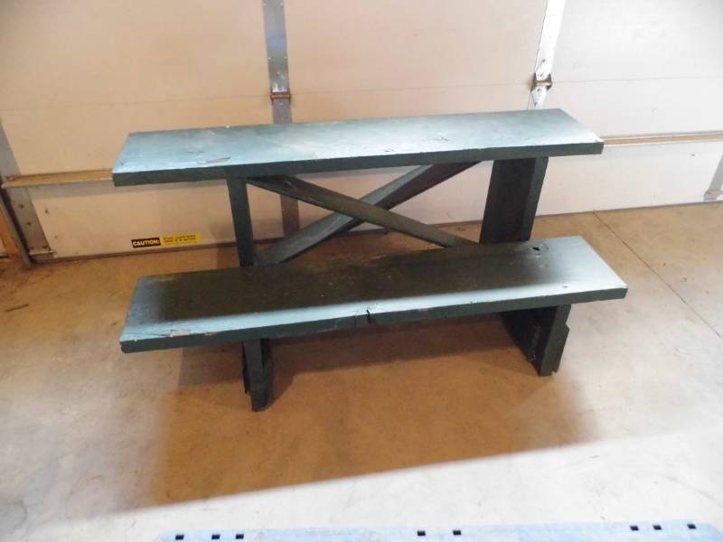 lot 128 image: Green Wooden Shelf