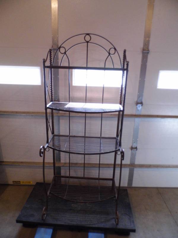 lot 130 image: Metal Bakers Rack