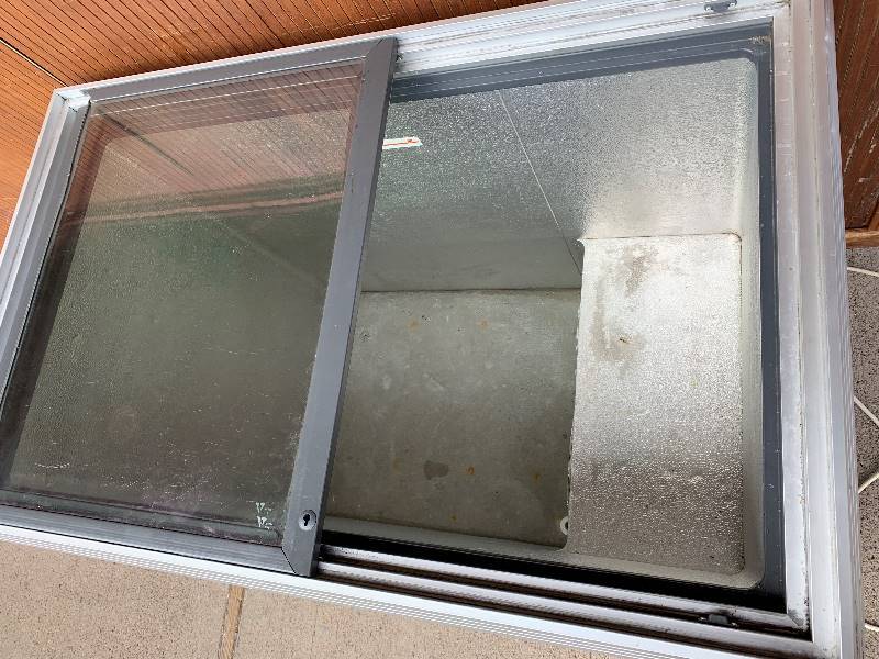 Caravell 9.64 Cu. Ft. Ice Cream Chest Freezer115VoltsRuns Freezes24X42X35