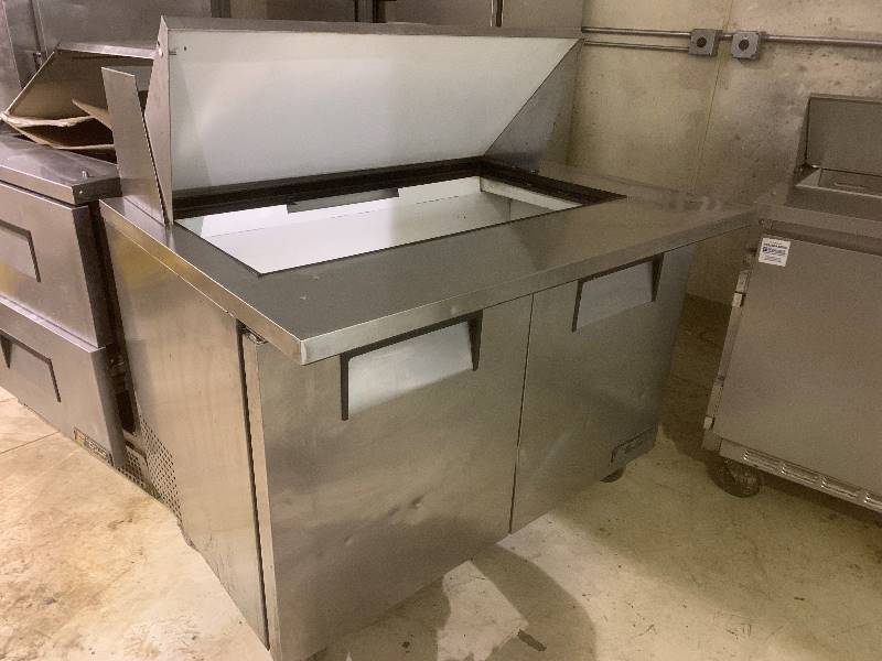 True, Mod #TSSU-48-18M-B, refrigerated prep table, NSF-7, caster mounted, 115 volts, 8.6 amps, 48x34x36H,&nbspRuns Cools