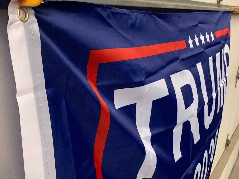 lot 4 image: Trump Banner