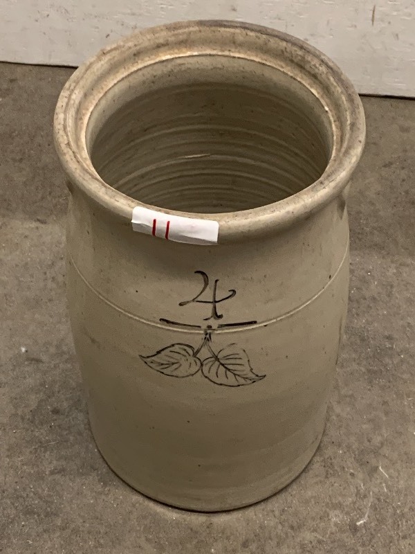 lot 11 image: Red Wing 4-Gallon Pot